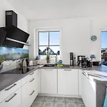 Reetdachhaus Ankerplatz Nyaraló Dranske